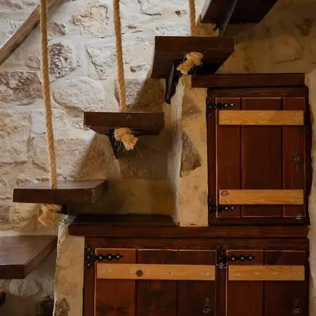 Alpesi faház Dioni Stone House *